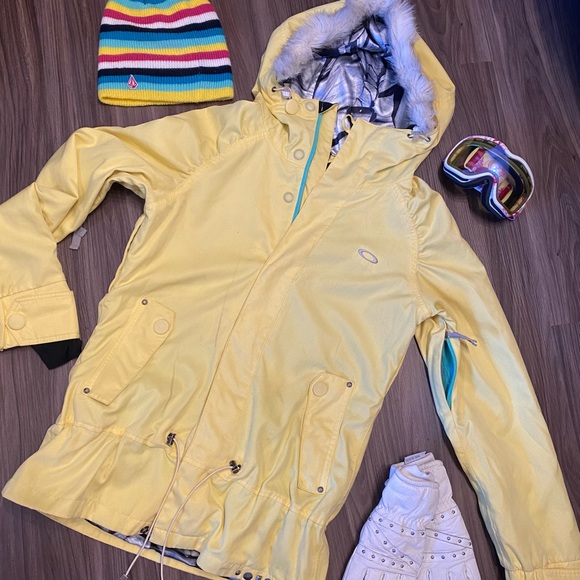 Oakley Gretchen Bleiler Snowboarding Jacket - S - Picture 7 of 7